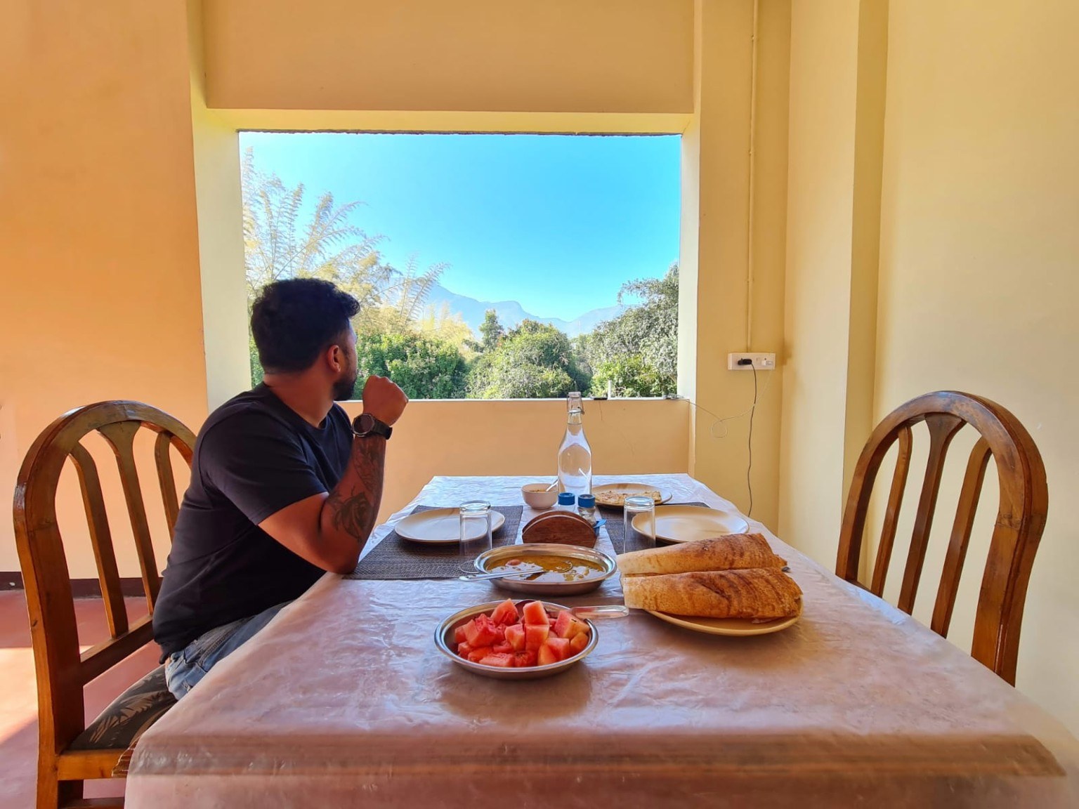 Breakfast at Runnel View with mountain view